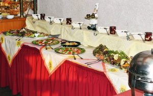 Kalte Speisen auf mediterranem Buffet